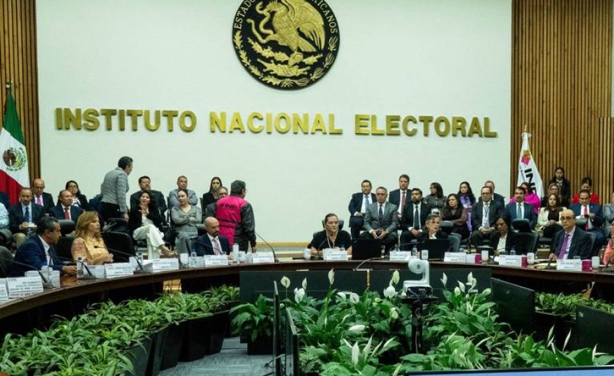 López Obrador tendrá que avisar en mañaneras que está impedido para hablar de elecciones: INE