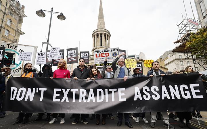 La gente no quiere que Assange sea extraditado