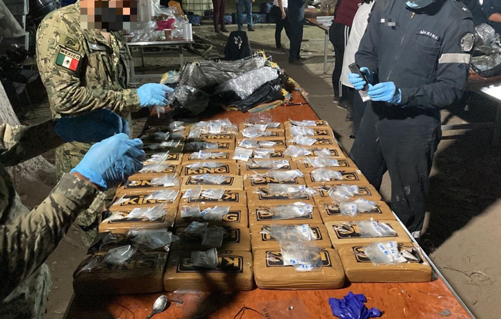 Marina decomisa casi dos toneladas de cocaína en Colima 2